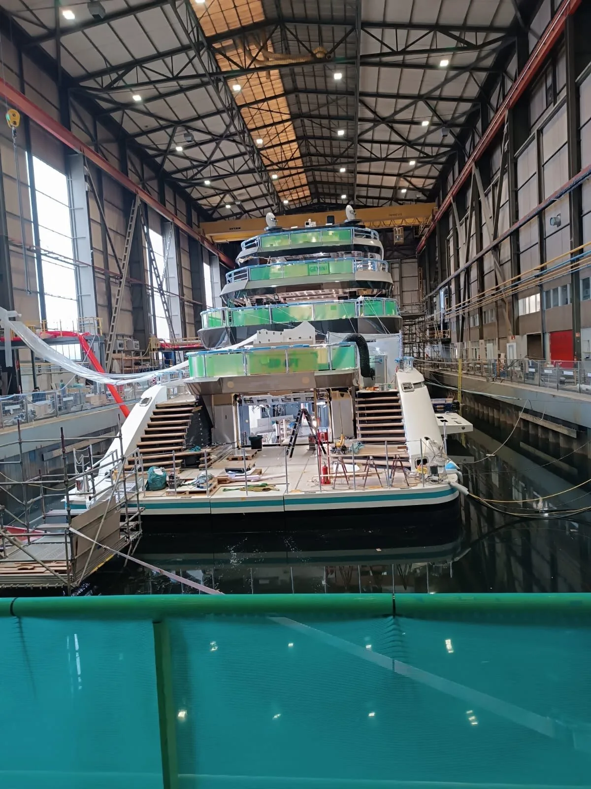 Stern yacht structures during works