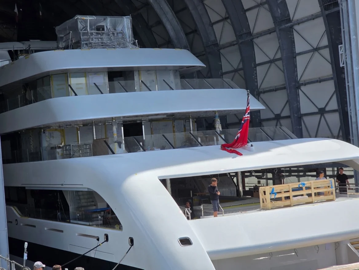 Stern lines of a yacht with deck railing
